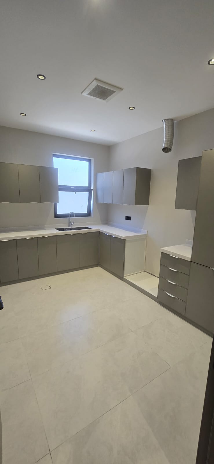 🏠 **For Rent: Two Apartments in a Duplex System (Townhouse)** 